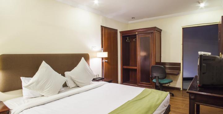 Sandhya Hotel Хидерабад Екстериор снимка